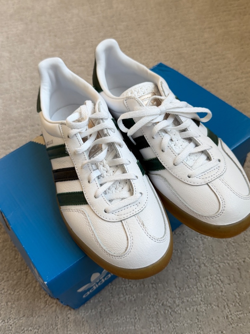 NWT Adidas Originals Gazelle Indoor gum sole sneakers in white and green - Picture 5 of 12